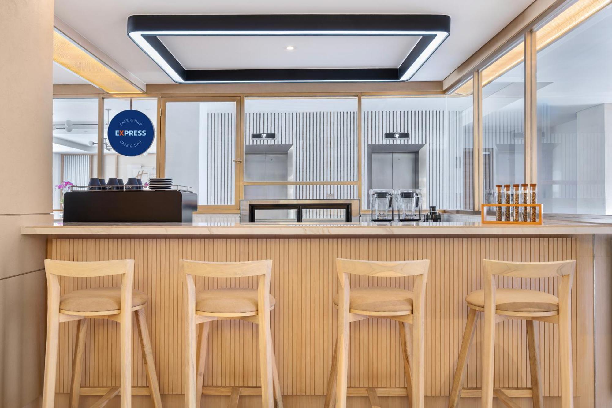 Holiday Inn Express Bali Sunset Road By Ihg Kuta Lombok Zewnętrze zdjęcie
