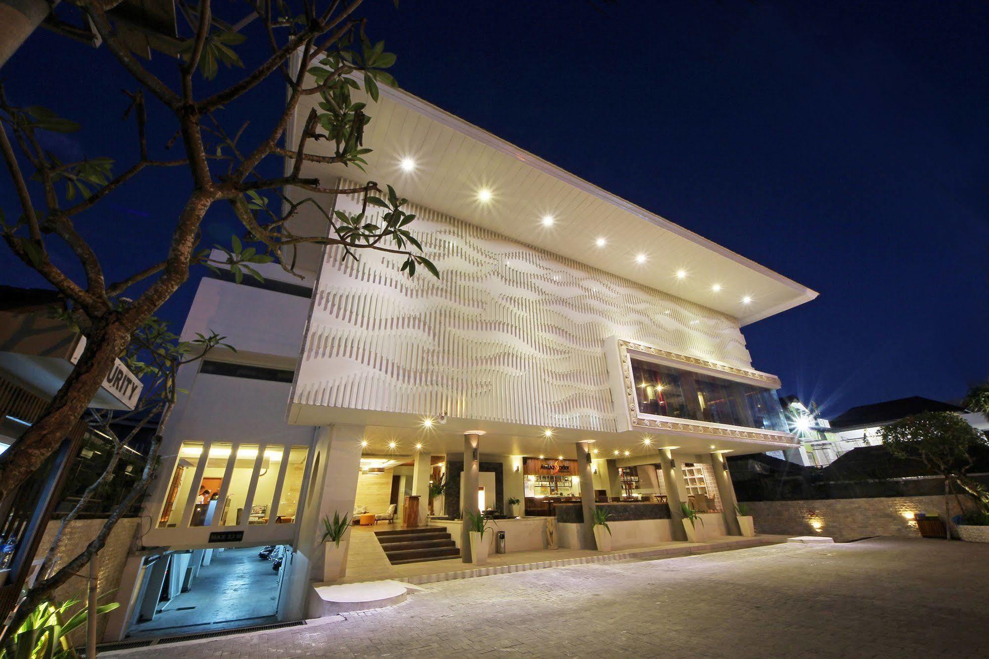Holiday Inn Express Bali Sunset Road By Ihg Kuta Lombok Zewnętrze zdjęcie