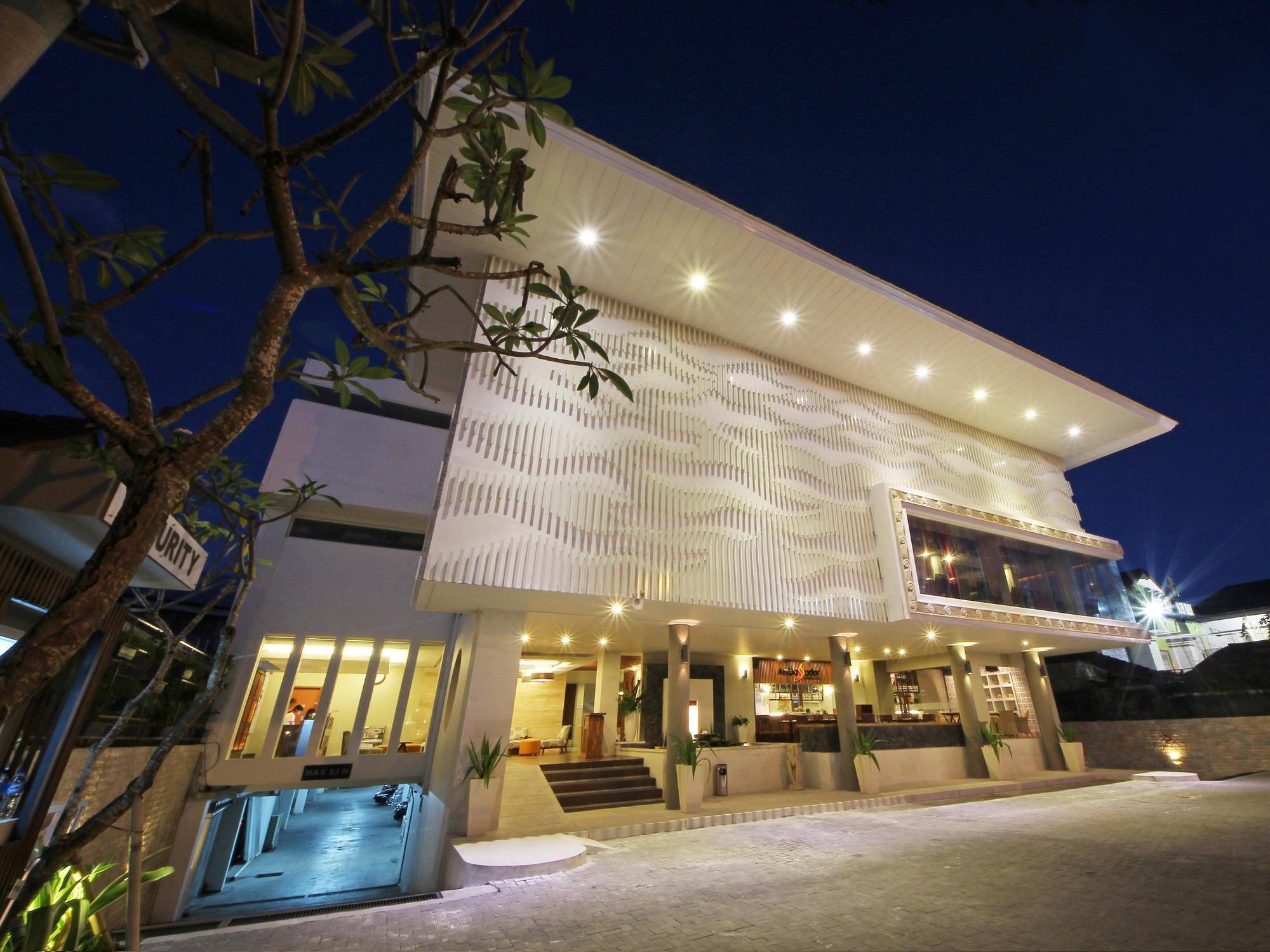 Holiday Inn Express Bali Sunset Road By Ihg Kuta Lombok Zewnętrze zdjęcie